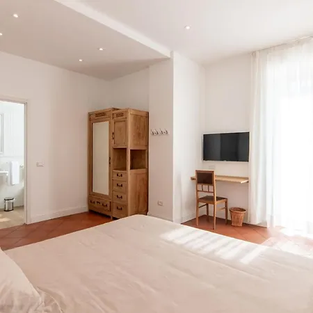 Eden Jacuzzi Pool ベッド・アンド・ブレックファスト