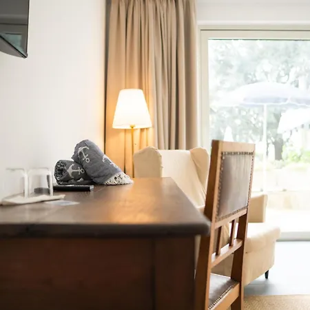 Eden Jacuzzi Pool Bed & Breakfast 4*