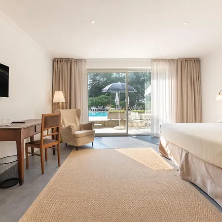 Eden Jacuzzi Pool Bed & Breakfast