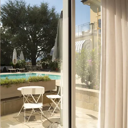 Eden Jacuzzi Pool Bed & Breakfast 4*