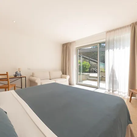 Eden Jacuzzi Pool Bed & Breakfast 4*