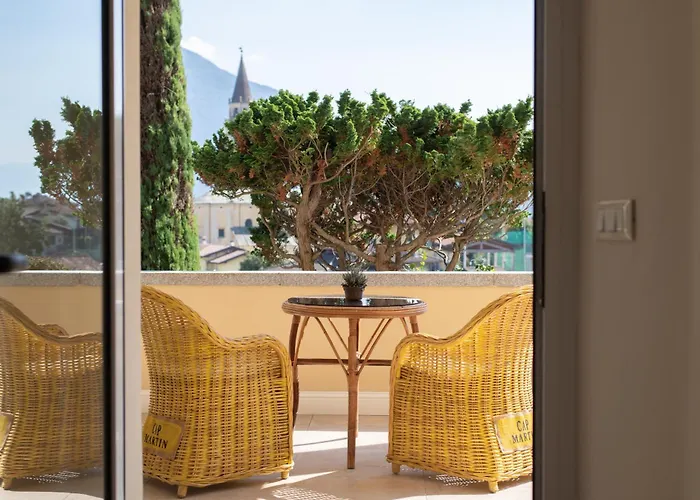 Eden Jacuzzi Pool Bed and Breakfast 4*