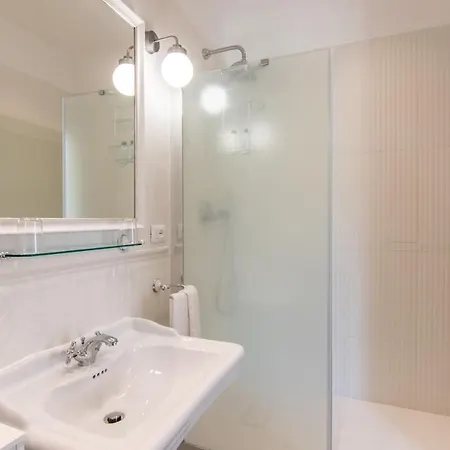 לינה וארוחת בוקר Eden Jacuzzi Pool 4*