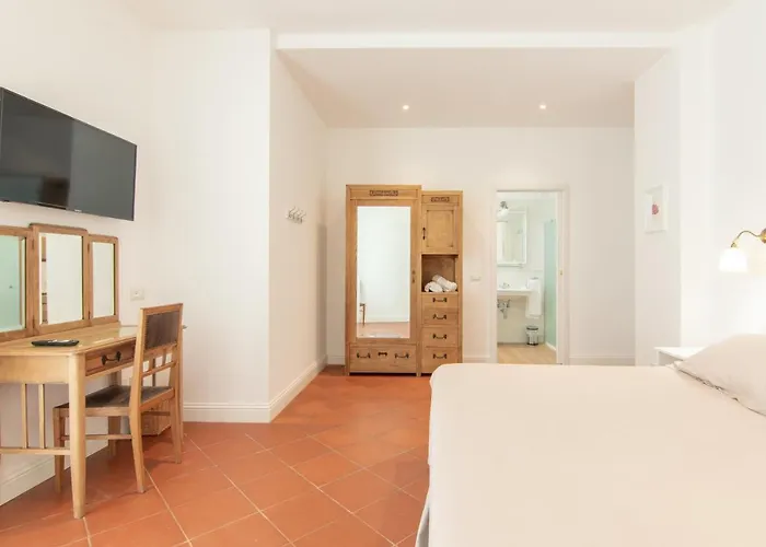 Eden Jacuzzi Pool Oda ve Kahvaltı 4*